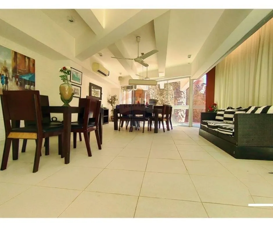 SE VENDE IMPONENTE CASA EN LAS MERCEDES 900 m2 399,000 USD — foto 2