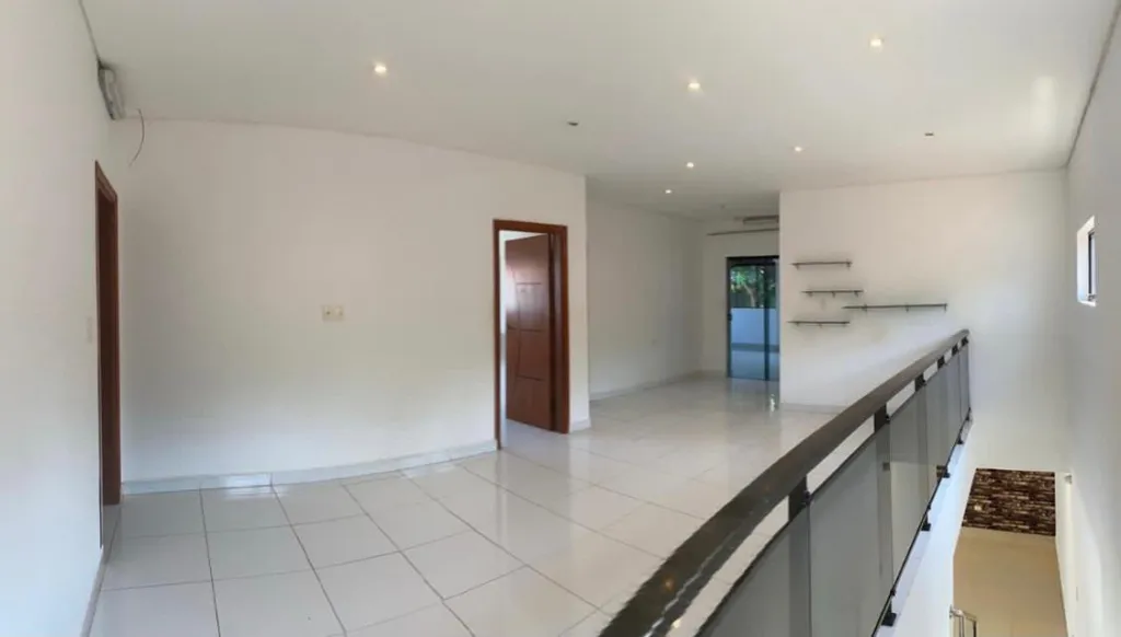 VENDO HERMOSA CASA DE 04 HABITACIONES EN BARRIO BOQUERON -CDE-PARAGUAY — foto 2