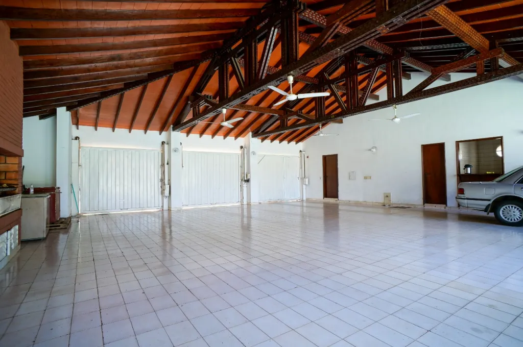 VENDO Imponente Casa en Barrio Mcal. Estigarribia. — foto 2