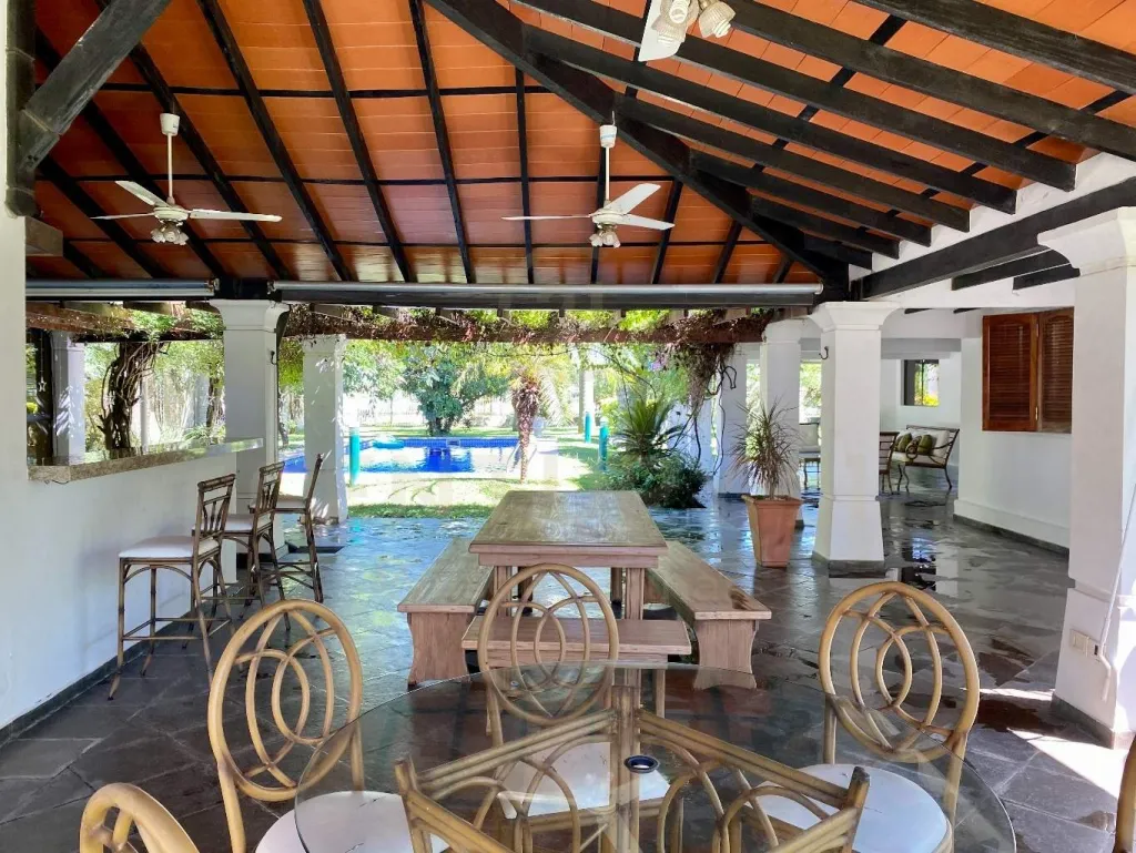 Casa con bosque soñado, piscina y canchita de fútbol en Puerta del Lago, SANBER 3.583 mts2 — foto 2