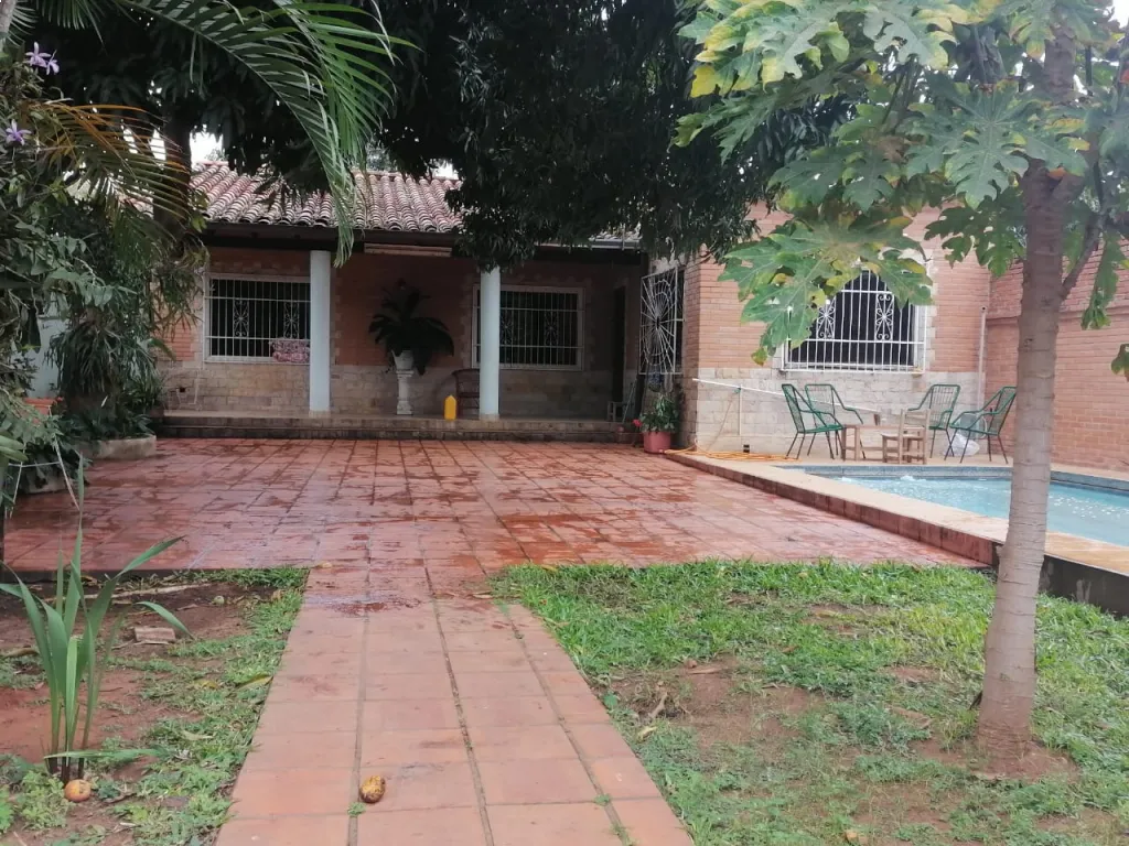 Vendo hermosa casa rn San Lorenzo; Barrio Santa Ana — foto 2