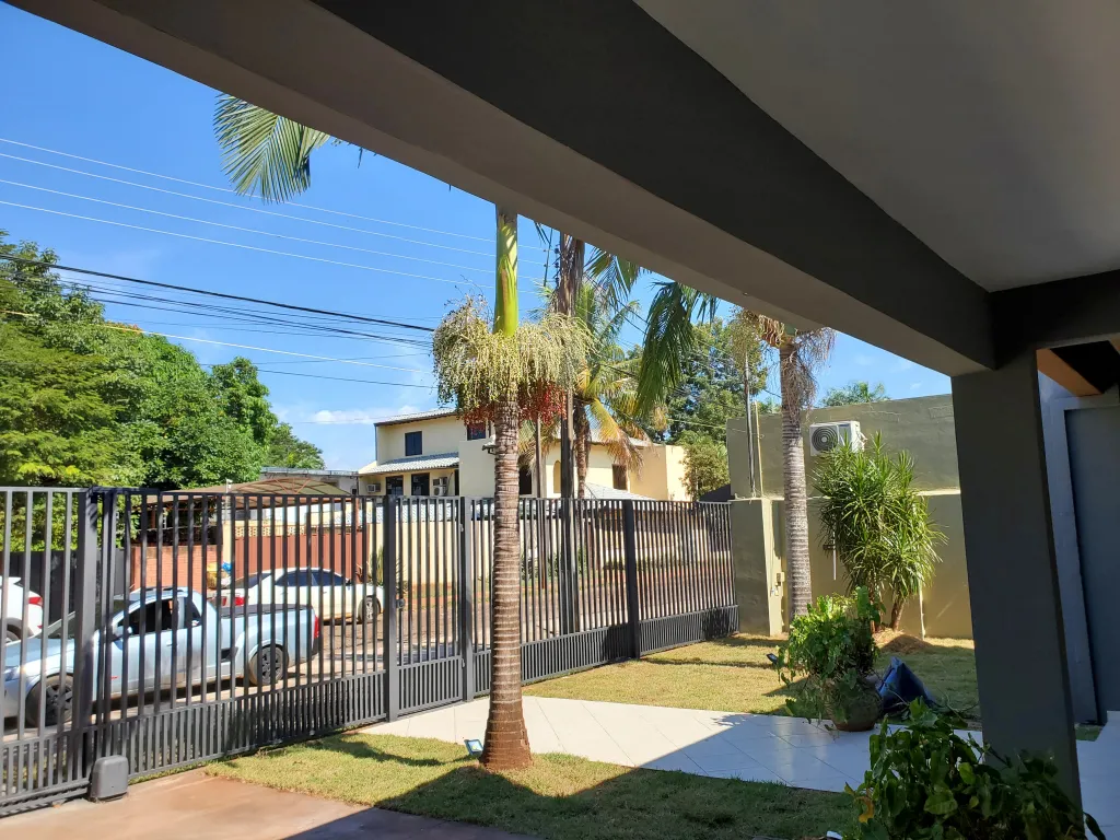 VENDO HERMOSA RESIDENCIA ZONA COLEGIO ICI, BARRIO BOQUERÓN 2 — foto 2