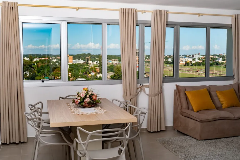 Vendo Departamento AMOBLADO de 2 Dormitorios Edificio Paraná Playa — foto 3