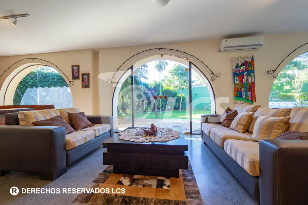 CASA DE 5 SUITE + AMPLIO PATIO. FERNANDO DE LA MORA, BARRIO VILLA OFELIA — foto 2
