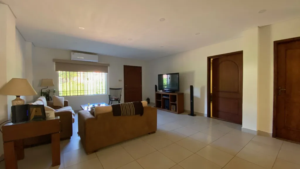 VENDO CASA INCREIBLE EN ZONA CONMEBOL - JARDIN DE ORO — foto 2
