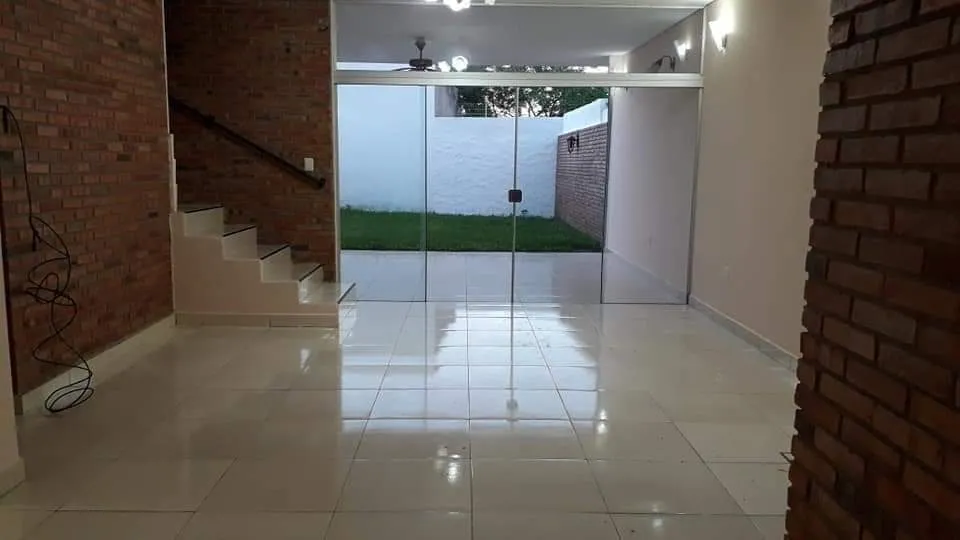 ALQUILO HERMOSO DUPLEX EN LUQUE. ZONA REIMPEX — foto 2