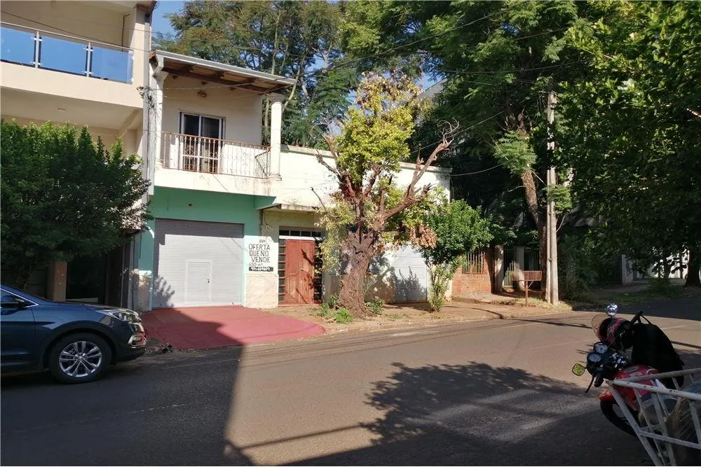 Vendo casa en pleno centro de Encarnación: 4 habitaciones y 3 baños. — foto 3
