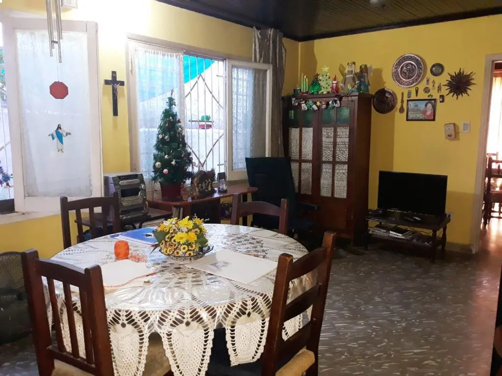 VENDO CASA Y DEPARTAMENTO EN NAZARETH — foto 3