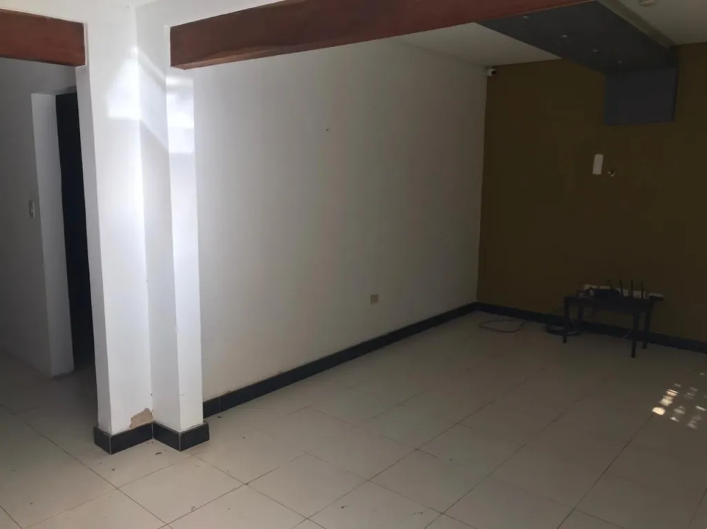 Vendo terreno con casa a demoler o refaccionar en Barrio Mburucuya. cod PM — foto 3