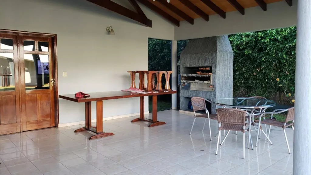 VENDO RESIDENCIA EN BARRIO CERRADO PARANA COUNTRY CLUB DE CIUDAD DEL ESTE COD 1043 — foto 3