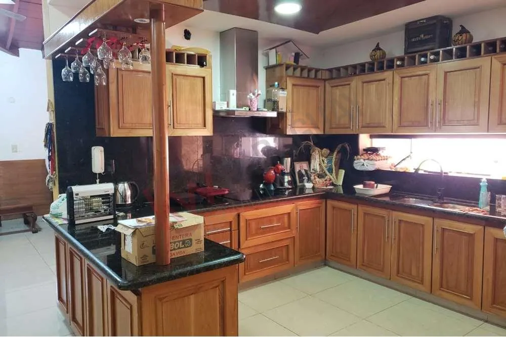 VENDO AMPLIA CASA EN LAMBARE — foto 3
