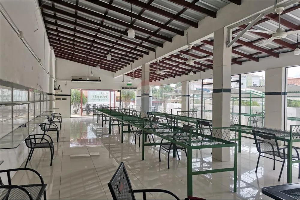 LOCAL COMERCIAL CON SHOWROOM A ESTRENAR EN ESQUINA 220,000 USD — foto 2