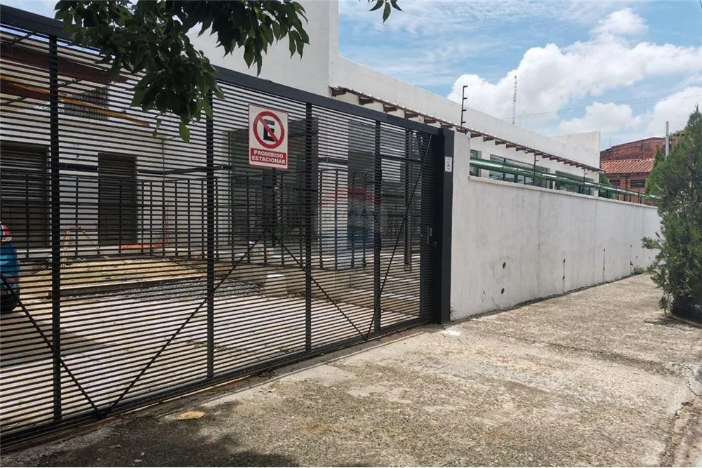 LOCAL COMERCIAL CON SHOWROOM A ESTRENAR EN ESQUINA 220,000 USD — foto 3