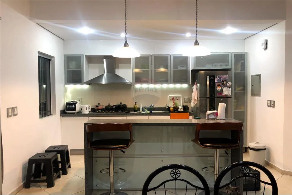 En venta moderno y amplio dúplex en Lambaré — foto 3
