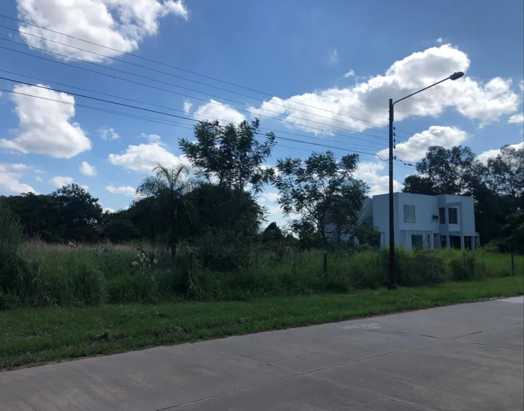 IMPORTANTE TERRENO SOBRE LA DOBLE AVENIDA PRINCIPAL! — foto 3