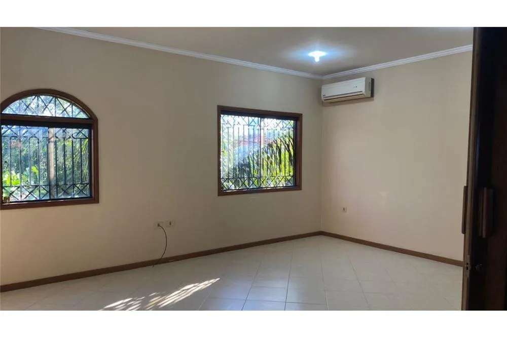 En Residencia a una cuadra de Primer Presidente 350,000 USD — foto 2