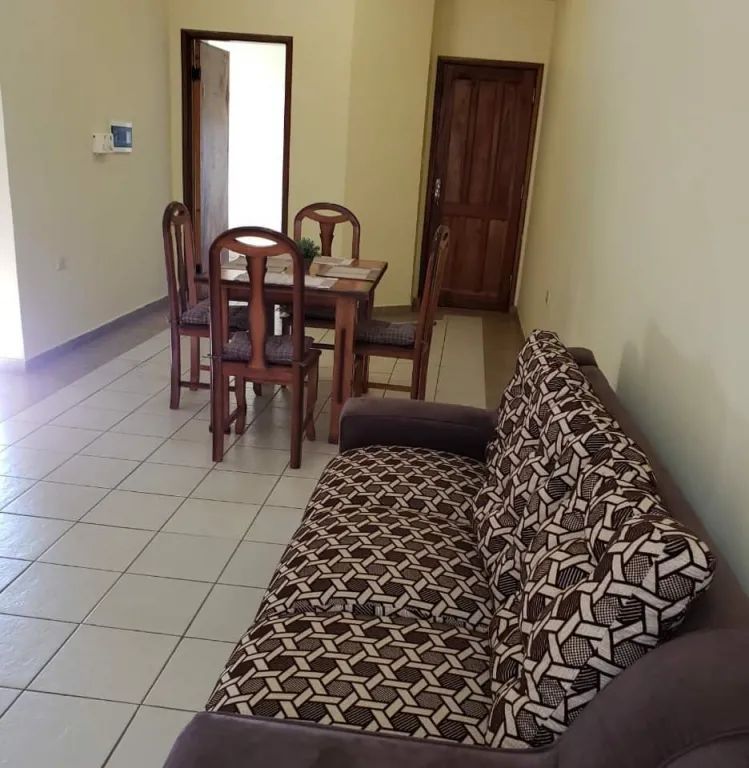 ALQUILO DEPARTAMENTO AMOBLADO EN EL CENTRO DE LUQUE POR DIA, MES O AÑO — foto 3