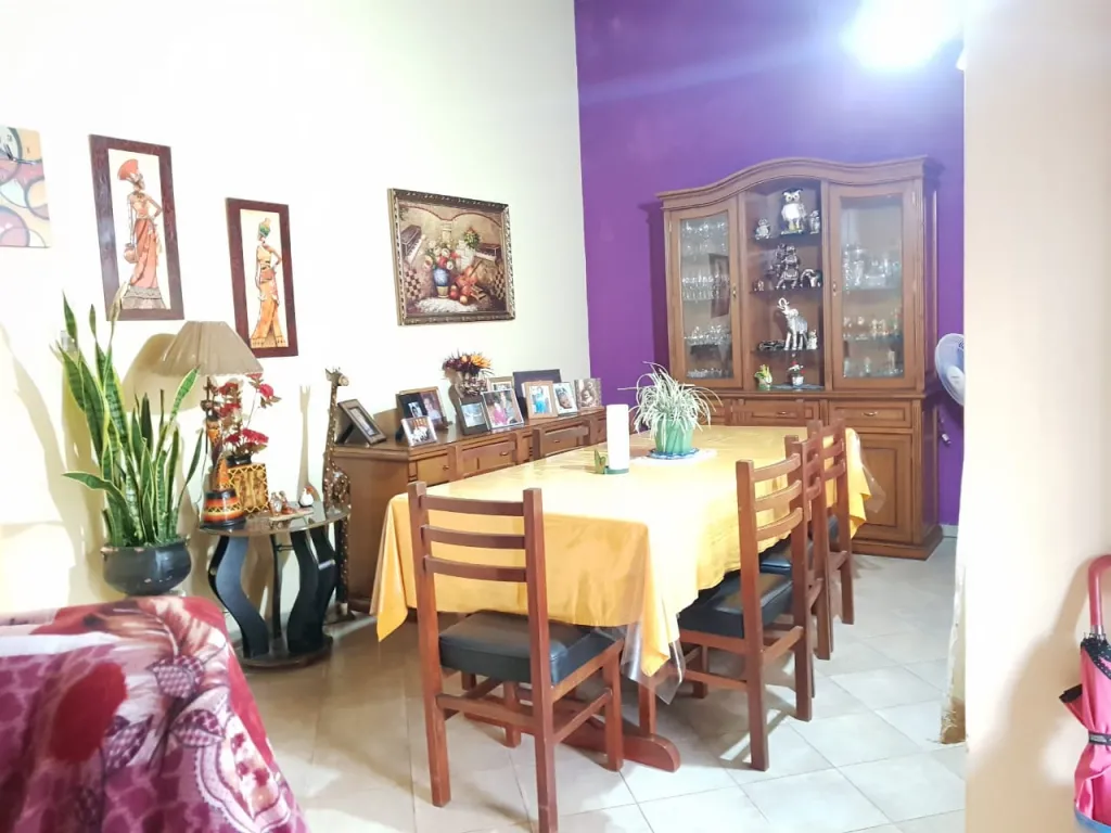 VENDO HERMOSA CASA EN ITAUGUA A 3 CUADRAS DEL SUPER STOCK — foto 2
