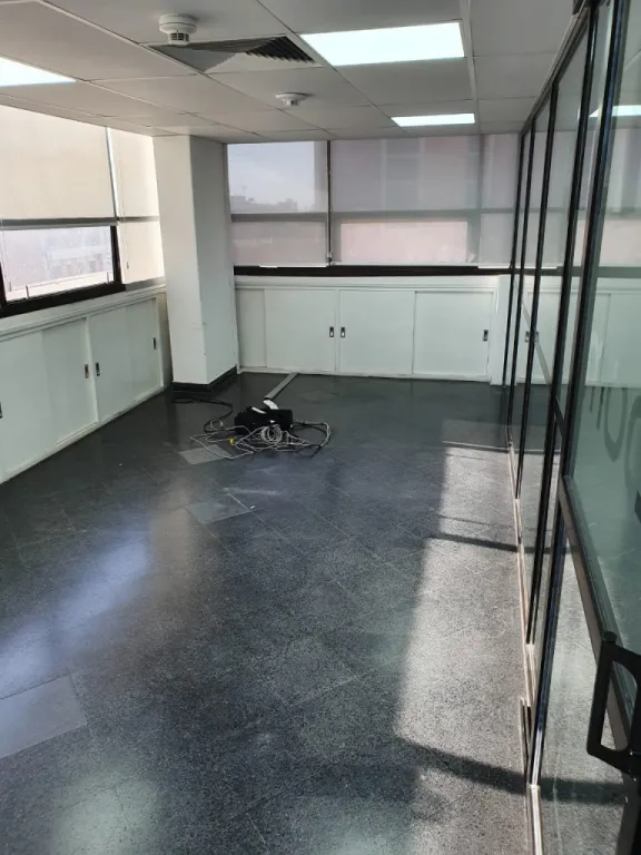 VENDO PISO COMPLETO PARA OFICINA EN EL EDIFICIO PLANETA EN EL CENTRO DE ASUNCION — foto 2