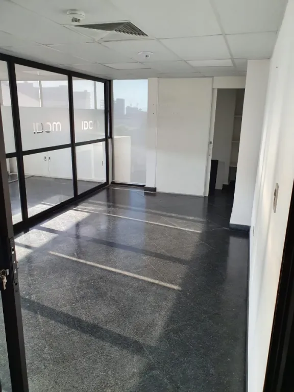 VENDO PISO COMPLETO PARA OFICINA EN EL EDIFICIO PLANETA EN EL CENTRO DE ASUNCION — foto 3