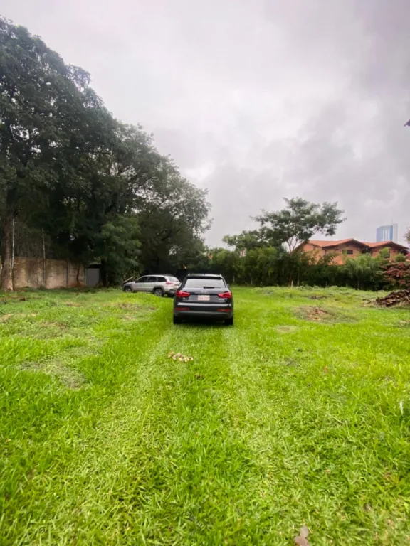 Vendo Amplio Terreno zona Avda Santísima Trinidad — foto 3