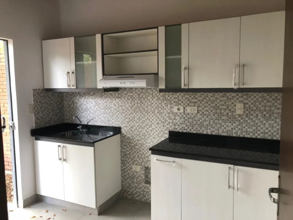 Vendo Duplex en Luque. Zona Loma Merlo. — foto 2