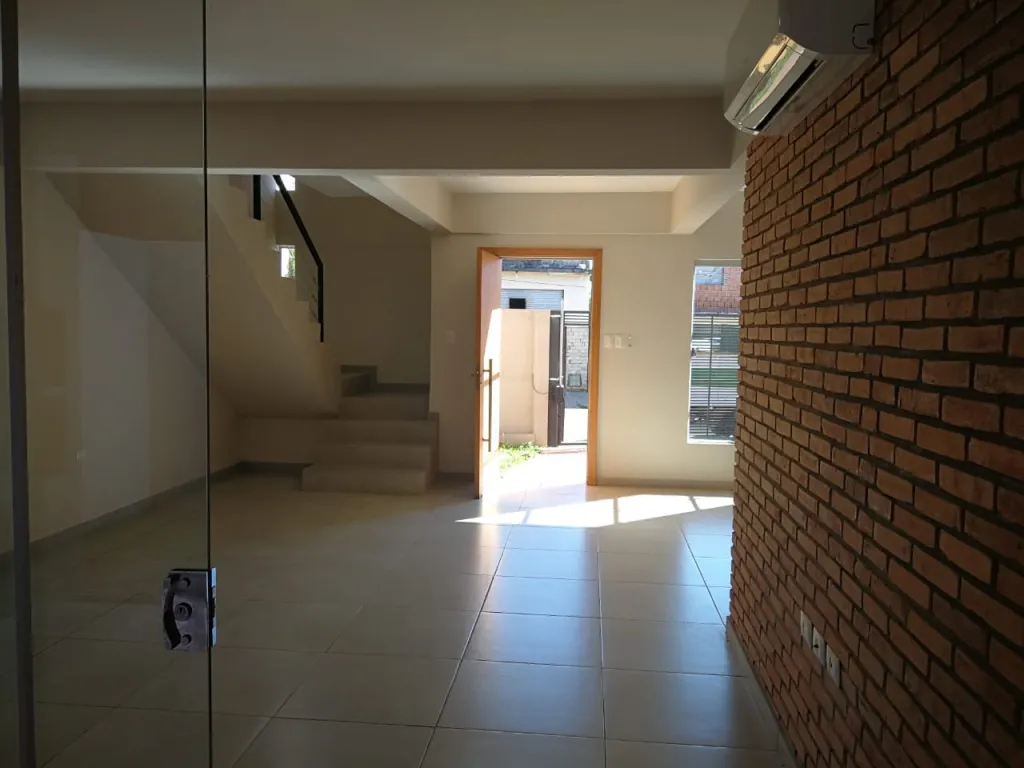 DÚPLEX EN VENTA - ZONA LOS JARDINES - LUQUE — foto 2