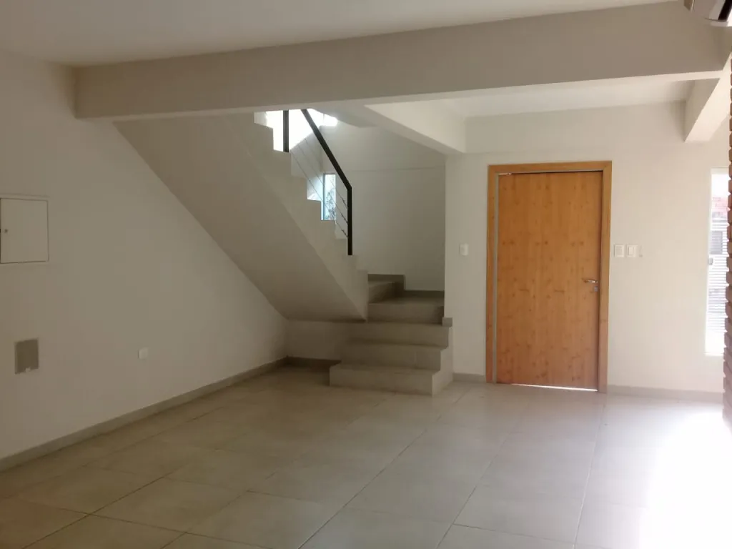 DÚPLEX EN VENTA - ZONA LOS JARDINES - LUQUE — foto 3