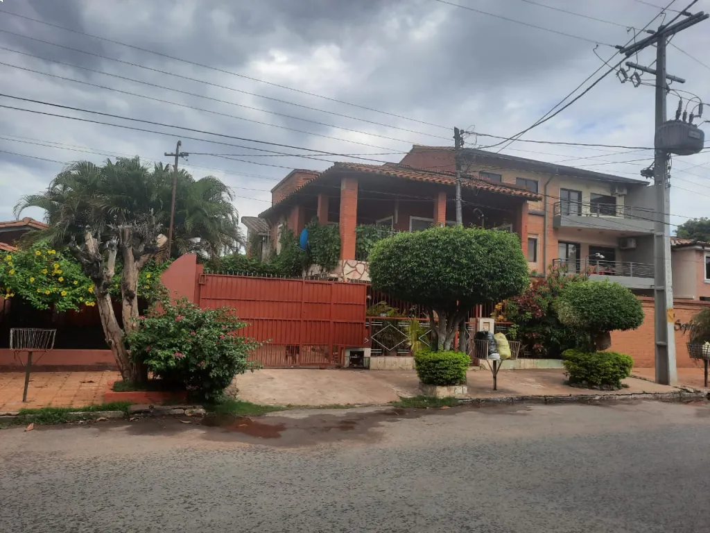 CASA EN EXCELENTE UBICACIÓN — foto 2