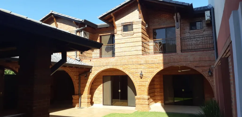 BO MCAL. ESTIGARRIBIA: ELEGANTE RESIDENCIA, 4 SUITES, 480M2 – 485.000 USD. — foto 2