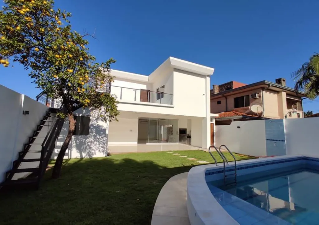 VENDO FINA RESIDENCIA MINIMALISTA EN FERNANDO DE LA MORA — foto 2