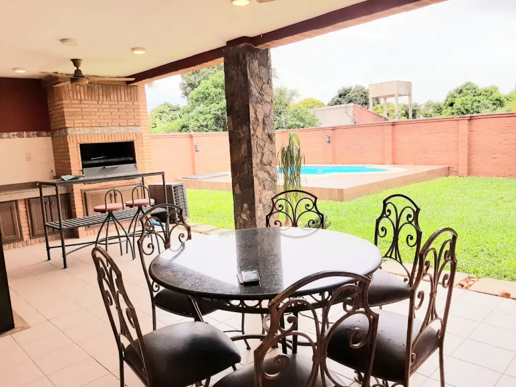BO MCAL. ESTIGARRIBIA: 324M2, ELEGANTÍSIMA RESIDENCIA, 3 SUITES, JARDÍN, PISCINA. — foto 3