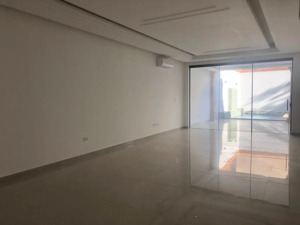 MBURUCUYÁ A ESTRENAR: 440M2, 4 SUITES, PARQUET, JARDÍN, PISCINA 590.000 USD. — foto 2