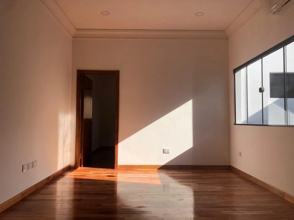 MBURUCUYÁ A ESTRENAR: 440M2, 4 SUITES, PARQUET, JARDÍN, PISCINA 590.000 USD. — foto 3