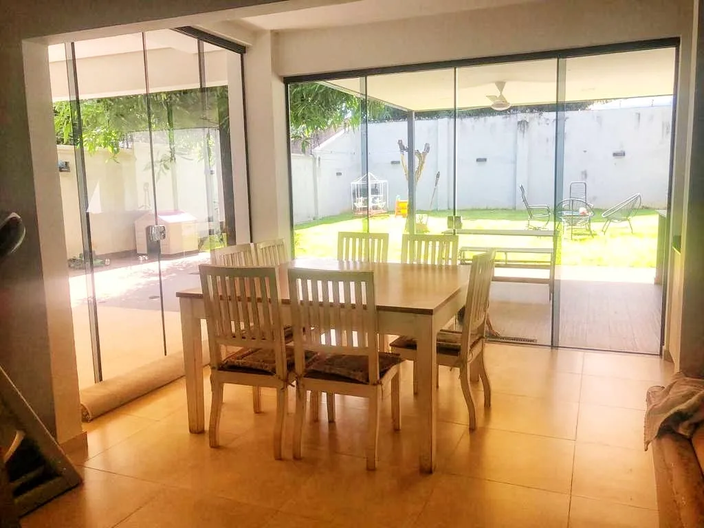 VENDO CASA MINIMALISTA EN CUARTO BARRIO-LUQUE 230,000 USD — foto 2