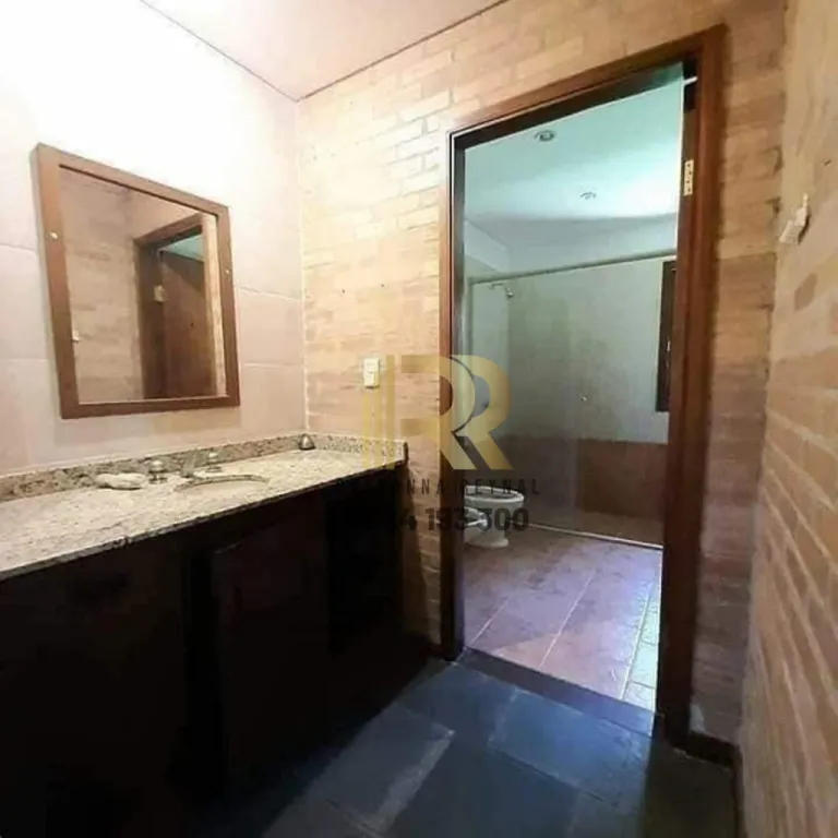 VENDO LINDA Y AMPLIA CASA EN SURUBI’I CON 2.500 M2 DE TERRENO!!⁣ — foto 2