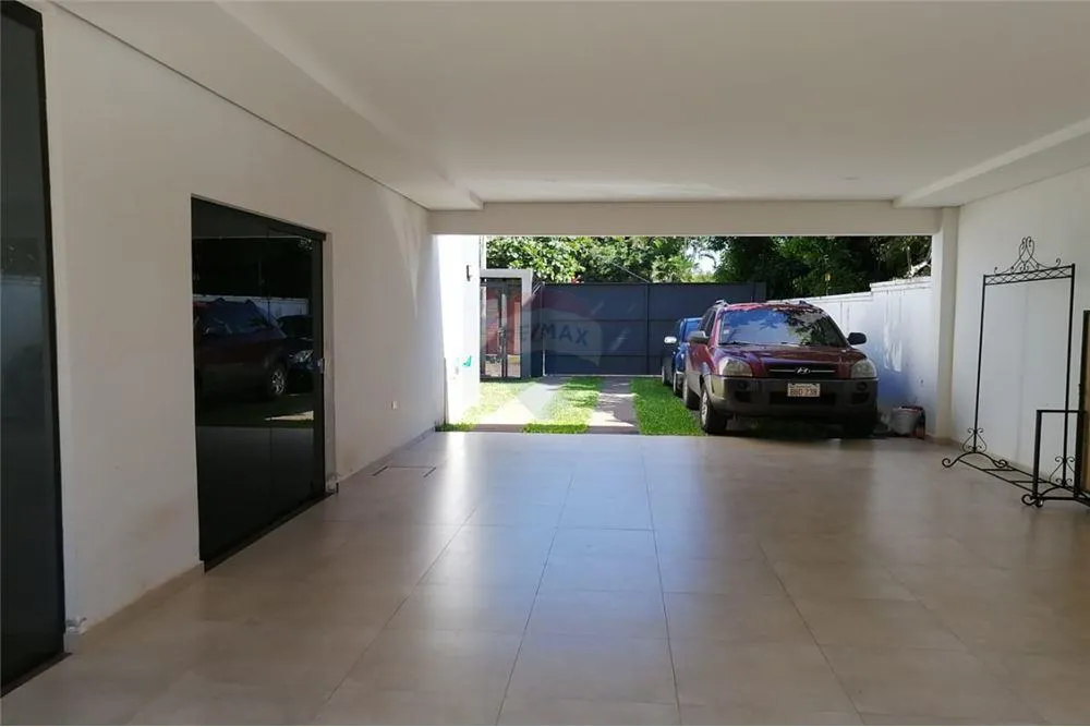 VENDO CASA MINIMALISTA EN CUARTO BARRIO-LUQUE — foto 2