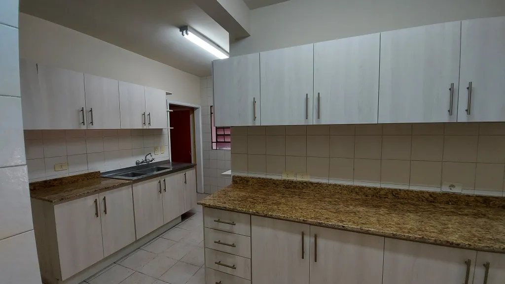 SE ALQUILA CASA ZONA EMBAJADA BRASILERA — foto 3