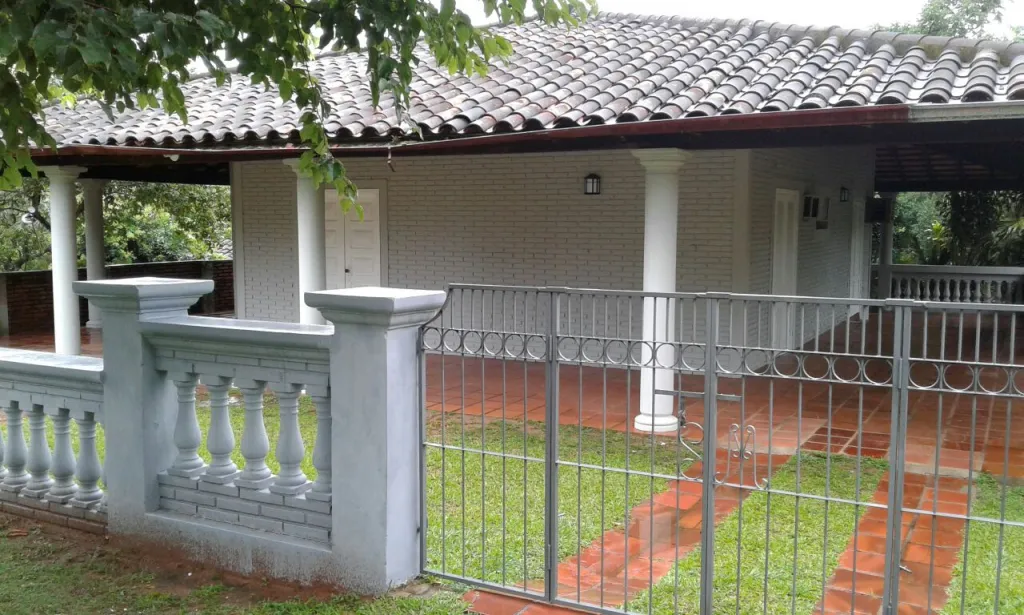 VENDO CASA CON PISCINA EN PIRIBEBUY — foto 2