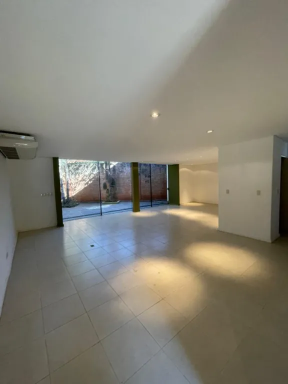 EN VENTA HERMOSA RESIDENCIA NRO 19 EN BARRIO BOTÁNICA 5 — foto 2