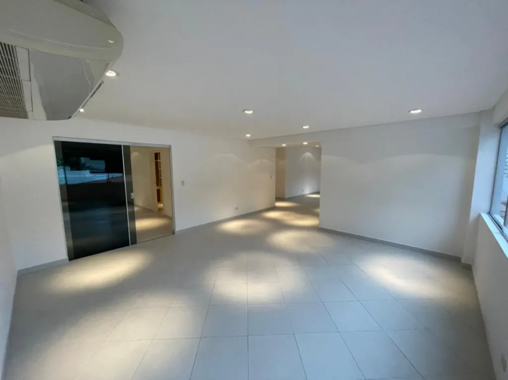 VENDO GRAN RESIDENCIA A PASOS DE AV. PERON Y FELIX BOGADO — foto 2