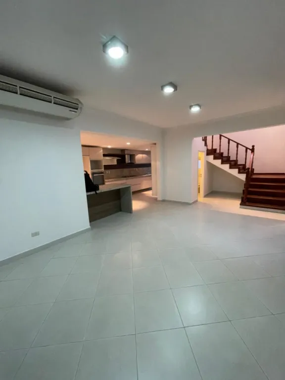 VENDO GRAN RESIDENCIA A PASOS DE AV. PERON Y FELIX BOGADO — foto 3