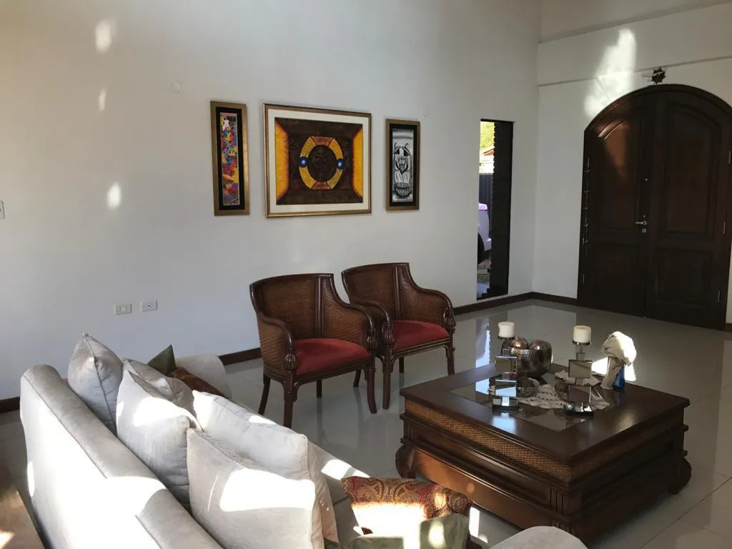 VENDO CASA EN LUQUE ZONA CONFEDERACION — foto 3