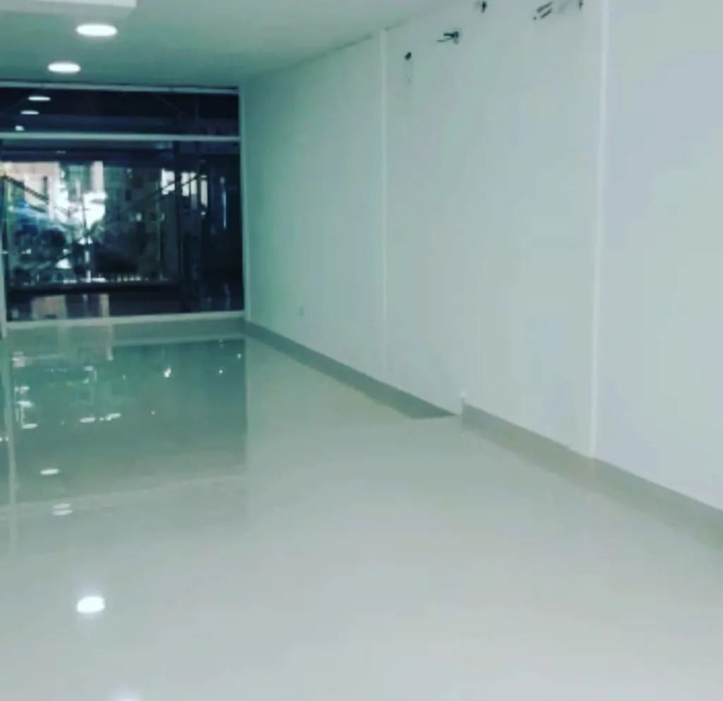Oferta 50%!!! Locales Comerciales en Asunción Super Centro con Estacionamiento privado!!! — foto 3