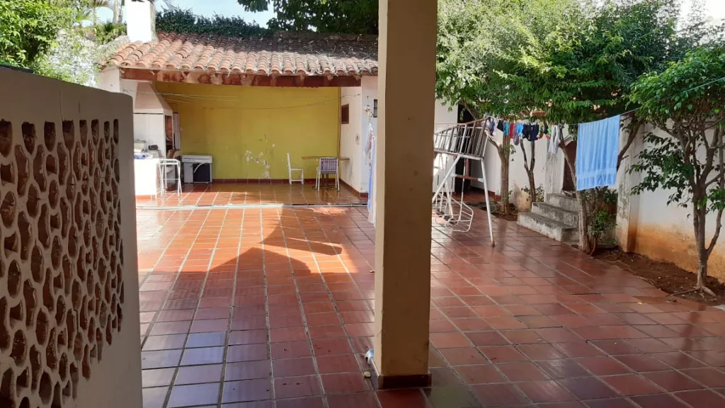 VENDO CHALET A REFACCIONAR SOBRE TORIBIO PACHECO A 2 CUADRAS DE AVDA CHOFERES — foto 3