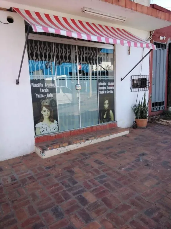 VENDO CASA CON 2 SALONES COMERCIALES. — foto 3