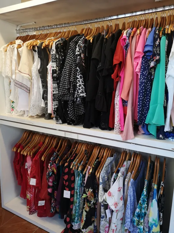 REMATO TIENDA BOUTIQUE DE ROPAS AMOBLADO Y EQUIPADO — foto 3