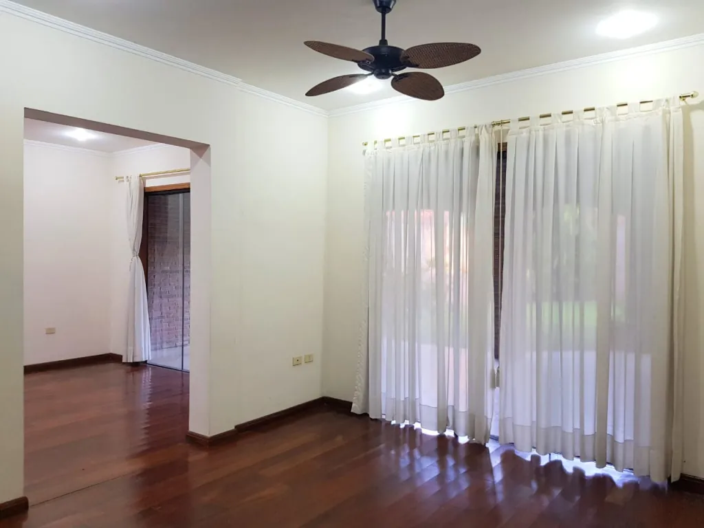 VENDO RESIDENCIA CON AMPLIOS AMBIENTES EN VILLA MORRA — foto 3