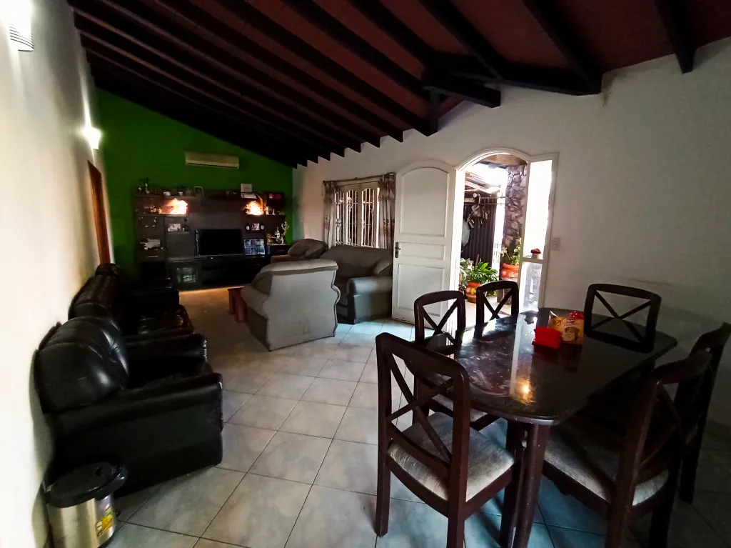 OFERTA DE VIVIENDA CON DOS LOCALES COMERCIALES — foto 3