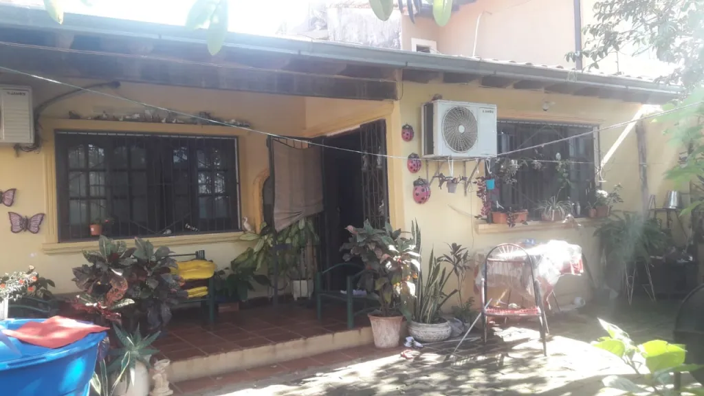 Vendo un terreno en esquina con dos casas en Barrio Las Golondrinas III — foto 3